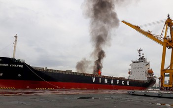 Cháy container trong hầm tàu hàng Morning Vinafco ở cảng Bến Nghé sau tiếng nổ lớn