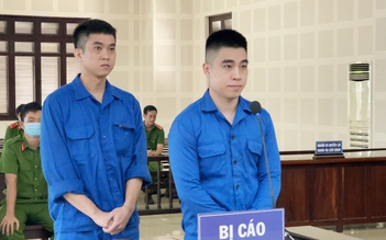 Mâu thuẫn vì “ồn ào khi đi vệ sinh”, hai tài xế xe công nghệ đánh người