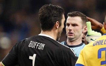 Ví trọng tài như súc vật, Buffon bị UEFA phạt nặng