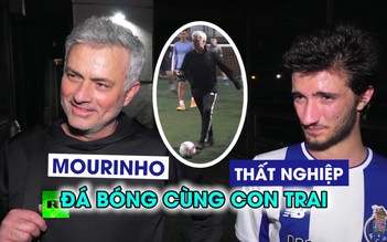 Thất nghiệp, HLV Mourinho rảnh rỗi đi đá bóng cùng con trai