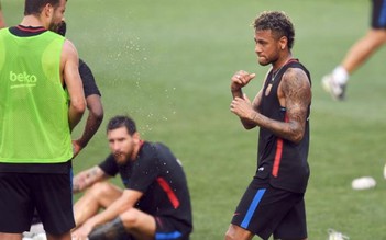 Sốc: Neymar giở võ với đàn em ở Barcelona