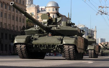 Nga đưa xe tăng mới nhất đến gần biên giới Ukraine