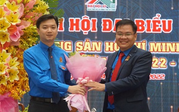 Anh Nguyễn Minh Triết chúc mừng anh Phan Duy Bằng tái đắc cử Bí thư Tỉnh đoàn An Giang