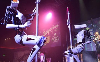 'Hot' robot múa cột tại hộp đêm