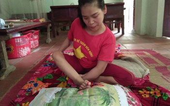 Cô gái thêu tranh bằng chân: ‘Nhờ thầy giáo Nguyễn Ngọc Ký…’