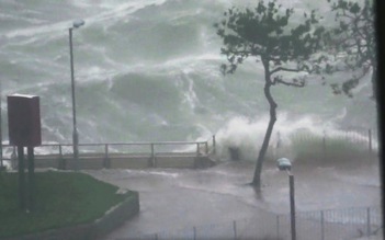 Hồng Kông ngổn ngang vì siêu bão Mangkhut
