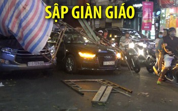 Giàn giáo sập, đè 2 ô tô ở trung tâm Sài Gòn