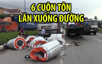 Khiếp vía vì 6 cuộn tôn trên xe container lăn xuống đường