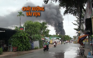 Cháy xưởng vải vụn ngày cuối tuần, cả khu phố náo loạn