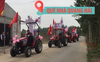 “Biệt đội xe công nông” mang kèn trống xuống đường làng cổ vũ Quang Hải