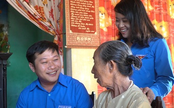 Về ăn bữa cơm tất niên với... Mẹ!