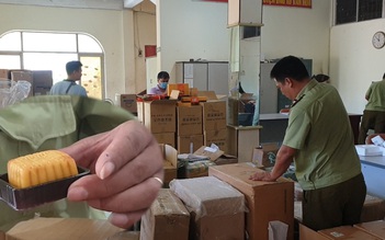Chặn đứng hàng ngàn bánh trung thu không rõ nguồn gốc trước rằm tháng Tám