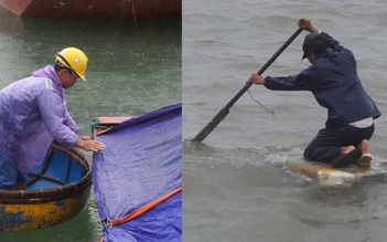 Ngồi tấm xốp bơi ra biển cột thuyền chuẩn bị ứng phó bão số 7