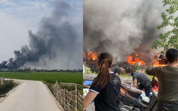 Cháy kinh hoàng 4 xưởng sản xuất chăn ga gối đệm ở ngoại thành Hà Nội