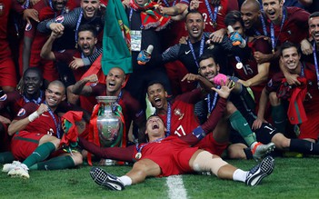 Bồ Đào Nha vô địch EURO 2016, người Pháp buồn tê tái