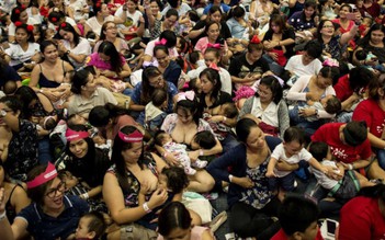 2.200 bà mẹ 'xuống đường' cho con bú để chống kỳ thị ở Philippines
