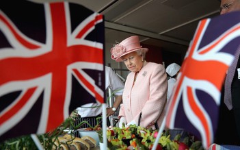 Brexit chia rẽ nước Anh, Nữ hoàng Elizabeth II phải kêu gọi đồng lòng