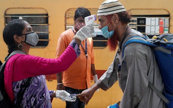 Dịch Covid-19 bùng phát mạnh, Ấn Độ đẩy nhanh phê duyệt vắc xin ngoại