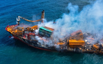 Tàu chở axit chìm ngoài khơi Sri Lanka, thảm họa môi trường chực chờ