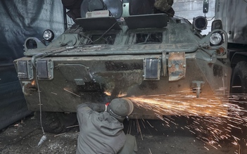 Thăm công binh xưởng nơi người Ukraine hồi sinh xe tăng Nga để trở lại chiến đấu
