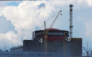 Cảnh báo 'đùa với lửa' sau các vụ nổ sát nhà máy điện hạt nhân Ukraine