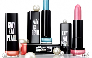 Ra mắt dòng mỹ phẩm CoverGirl Katy Kat Pearl Collection