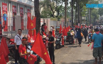 Vào Sài Gòn khám bệnh, tranh thủ bán hàng để gặp U.23 Việt Nam