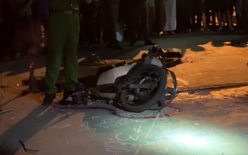 Kinh hoàng ô tô “điên” ở Quảng Nam hất tung người lên cabin xe tải, 2 người chết