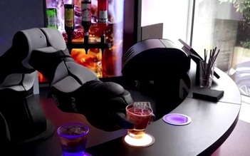 Robot pha chế biết nói đùa tìm thời cơ trong khủng hoảng Covid-19