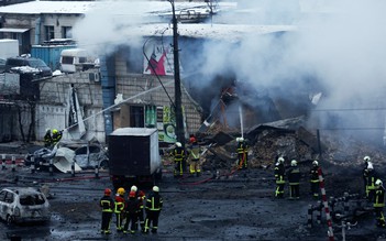 Ukraine mất điện vì tên lửa Nga, Tổng thống Zelensky tuyên bố 'không bị khuất phục'