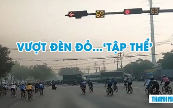 Đạp xe tập thể dục, thản nhiên vượt đèn đỏ… tập thể