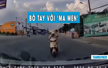 Tài xế ‘bất lực’ nhìn xe máy đi ngược chiều tông thẳng vào ô tô