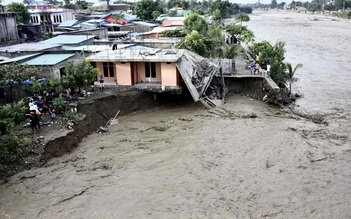 Bão lớn nhấn chìm nhiều vùng, khoảng 100 người thiệt mạng ở Indonesia