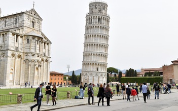 Tháp nghiêng Pisa mở cửa đón du khách trở lại khi dịch Covid-19 giảm nhiệt ở Ý