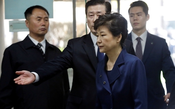 Tòa án Hàn Quốc xem xét lệnh bắt cựu tổng thống Park Geun-hye