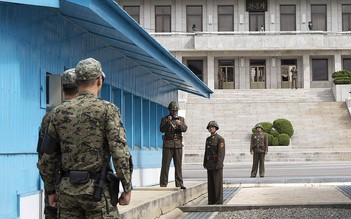 Lính Triều Tiên đào tẩu sang Hàn Quốc bị đồng đội bắn trọng thương