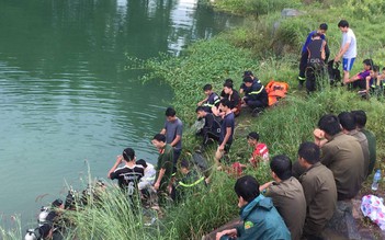 Cứu hộ 4 người bị kẹt ở Hồ Đá