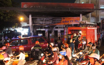 TP.HCM: Cháy ở cây xăng trên đường Quang Trung, hàng chục xe máy bị thiêu rụi