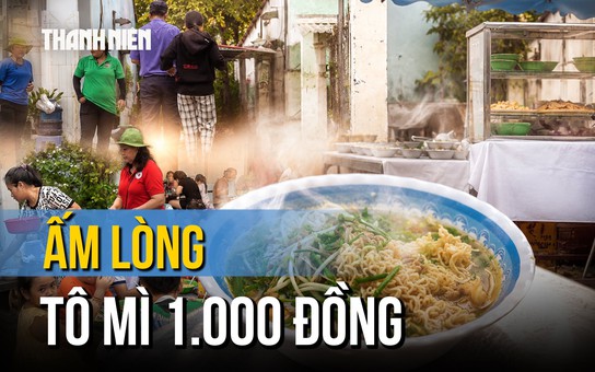 Ấm lòng tô mì 1.000 đồng ngập tràn topping cho người lao động