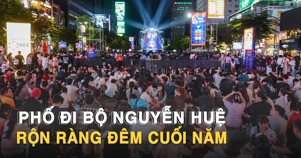 Người dân đổ về trung tâm TP.HCM, chờ countdown và pháo hoa chào năm mới 2026