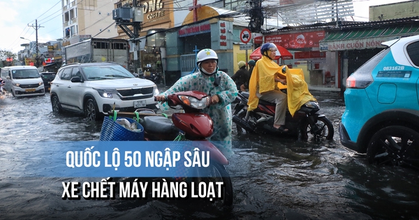 TP.HCM mưa trắng trời chiều 31.10, quốc lộ 50 ngập sâu, xe chết máy hàng loạt