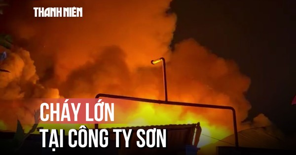 Đám cháy lớn bùng phát tại công ty sơn ở TP.HCM, nhiều tiếng nổ vang trời