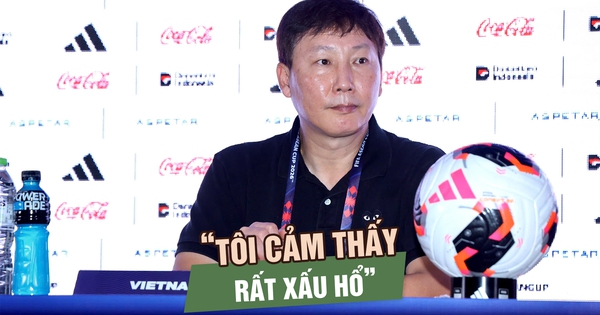 HLV Kim Sang-sik nhận trách nhiệm sau trận thua Thái Lan: ‘Tôi cảm thấy rất xấu hổ’