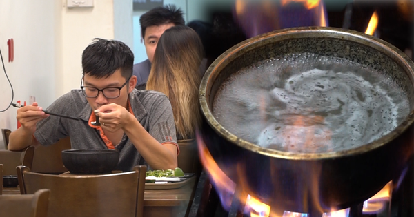 Ăn phở trong bát đá 300 độ C: khách tự nấu, chủ dặn kỹ 'không được húp'