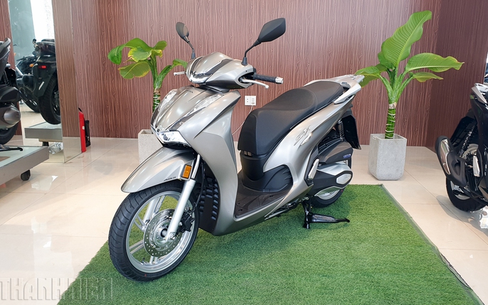 Cận cảnh trên yên Honda SH350i nhập thùng đầu tiên tại Việt Nam  CHAYXEVN