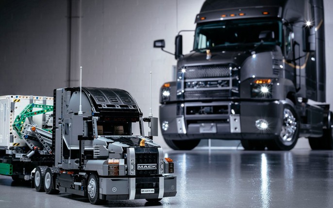 Xe tải gom rác chạy điện của Volvo