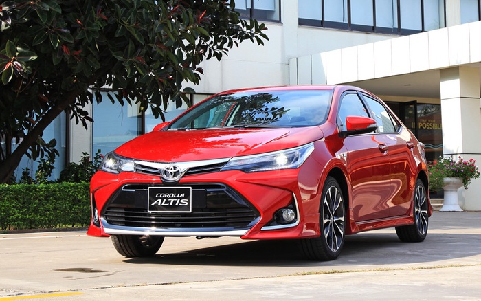 Cận cảnh Toyota Corolla Altis 2020 tại đại lý giá từ 733 triệu