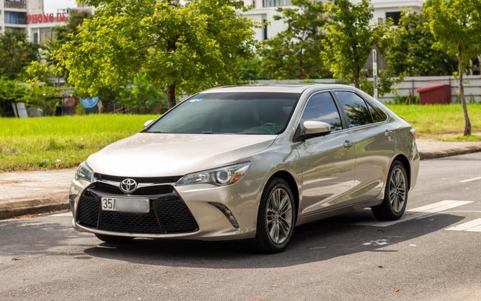 2015 Toyota Camry Specs Price MPG  Reviews  Carscom