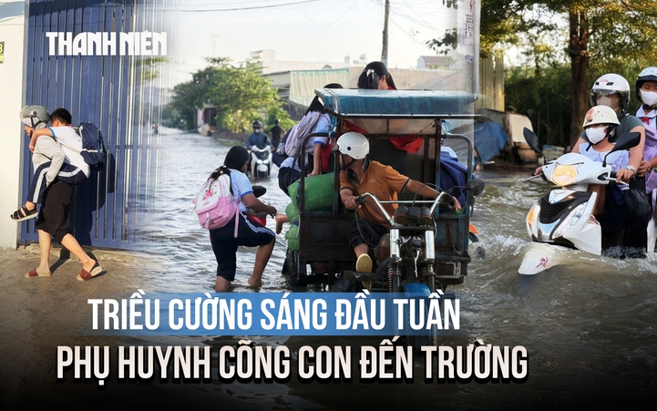 Triều cường gây ngập gần nửa mét ở TP.HCM, phụ huynh lội nước cõng con đến trường