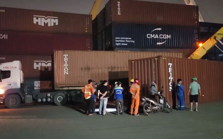 Xe nâng cán tài xế xe container tử vong trong cảng Trường Thọ